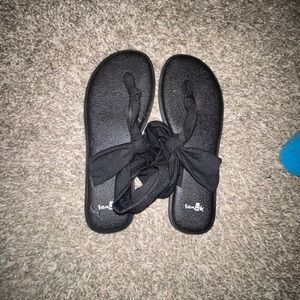 Sanuk yoga sandals